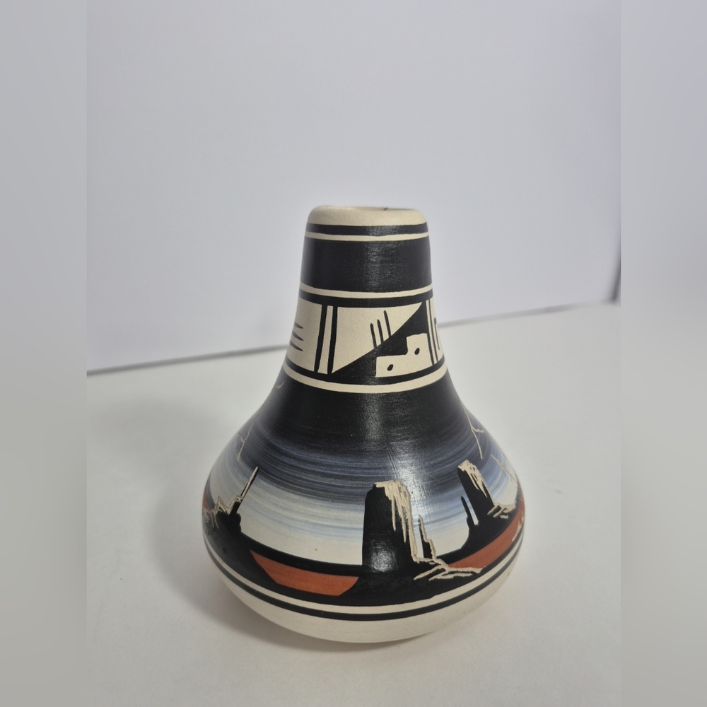 Naatsiilid Pottery Rainbow Signature Native American Navajo Vase Signed